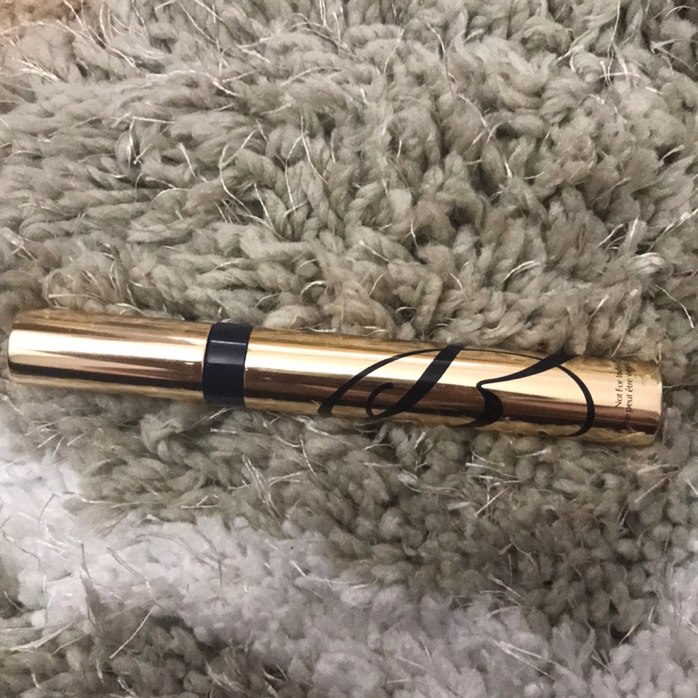 Estee launder  eyelash mascara